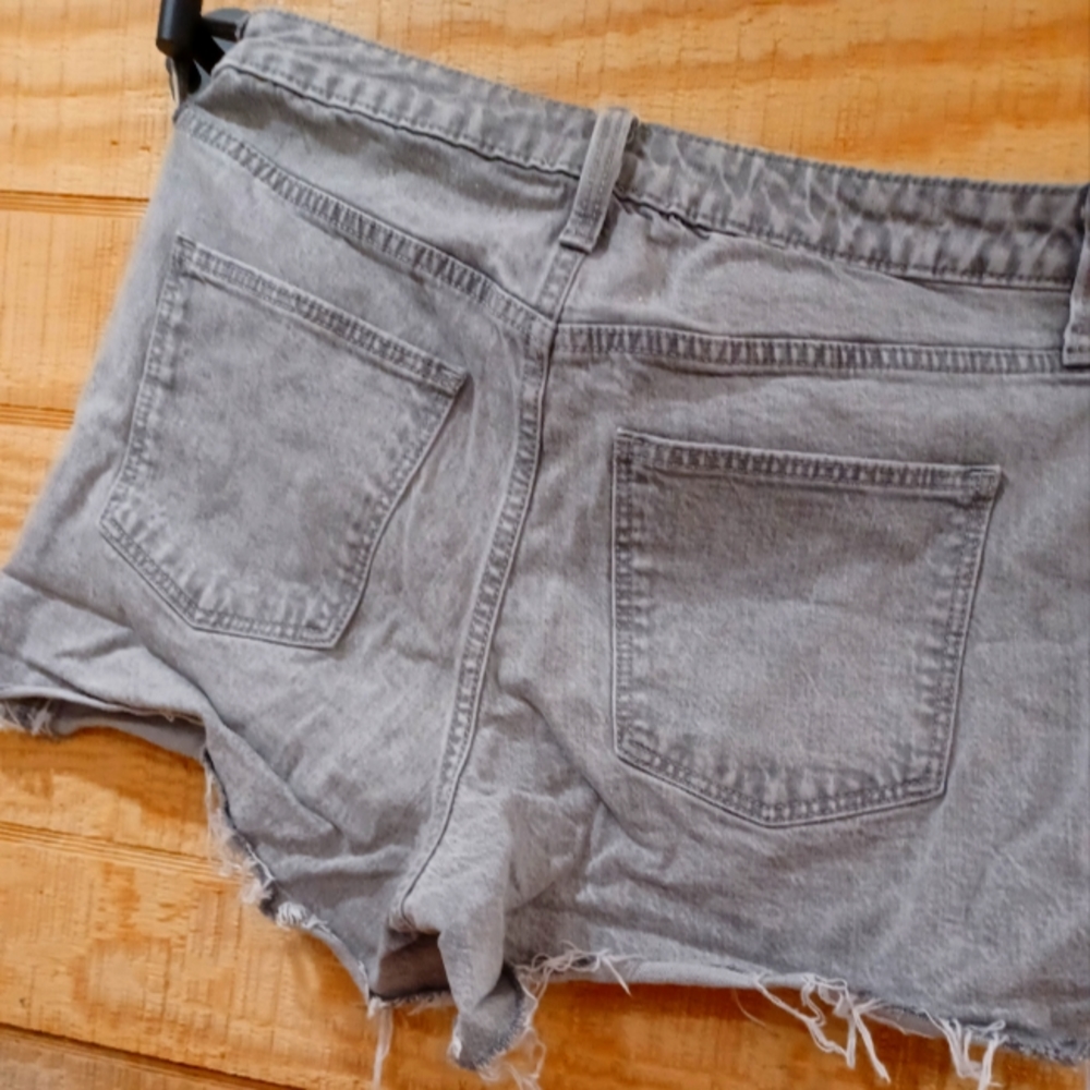High Rise Midi Shorts - Picture 2 of 7